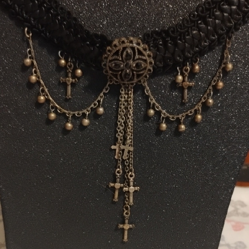 🖤 Hot Topic Black Adjustable Choker with Cross Medallion 🖤 - Picture 3 of 4